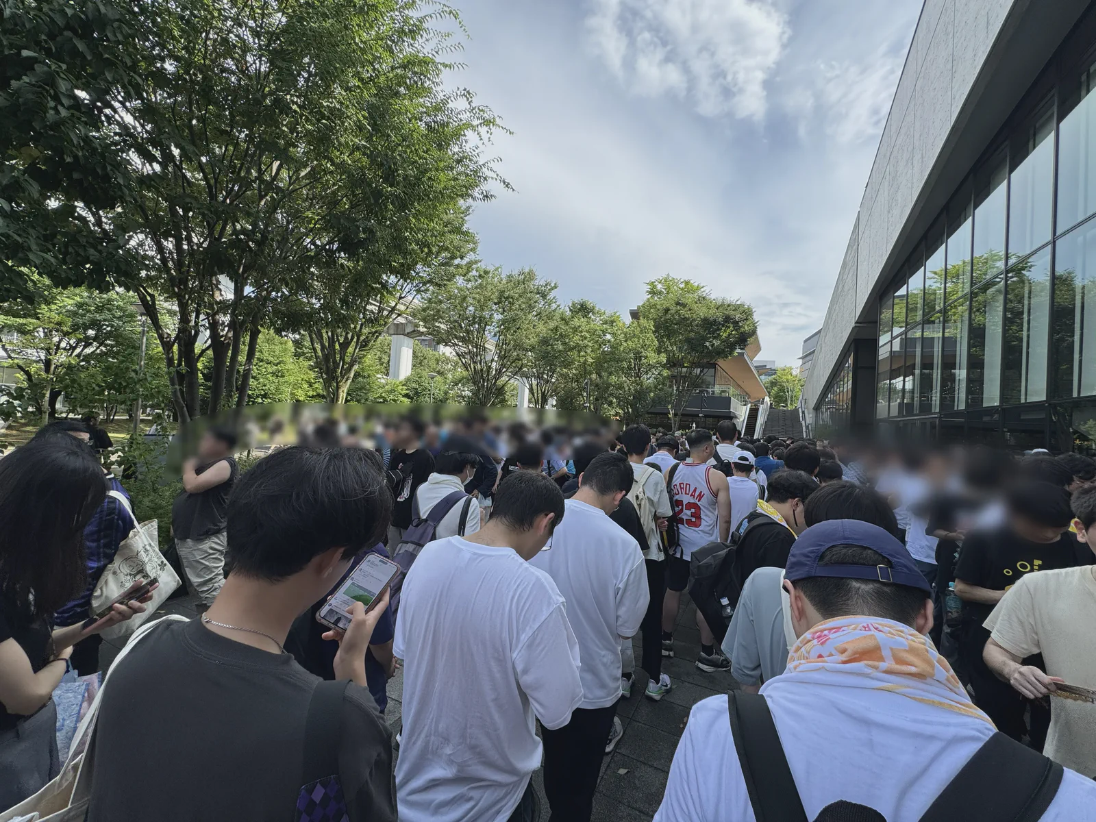 入場待機列